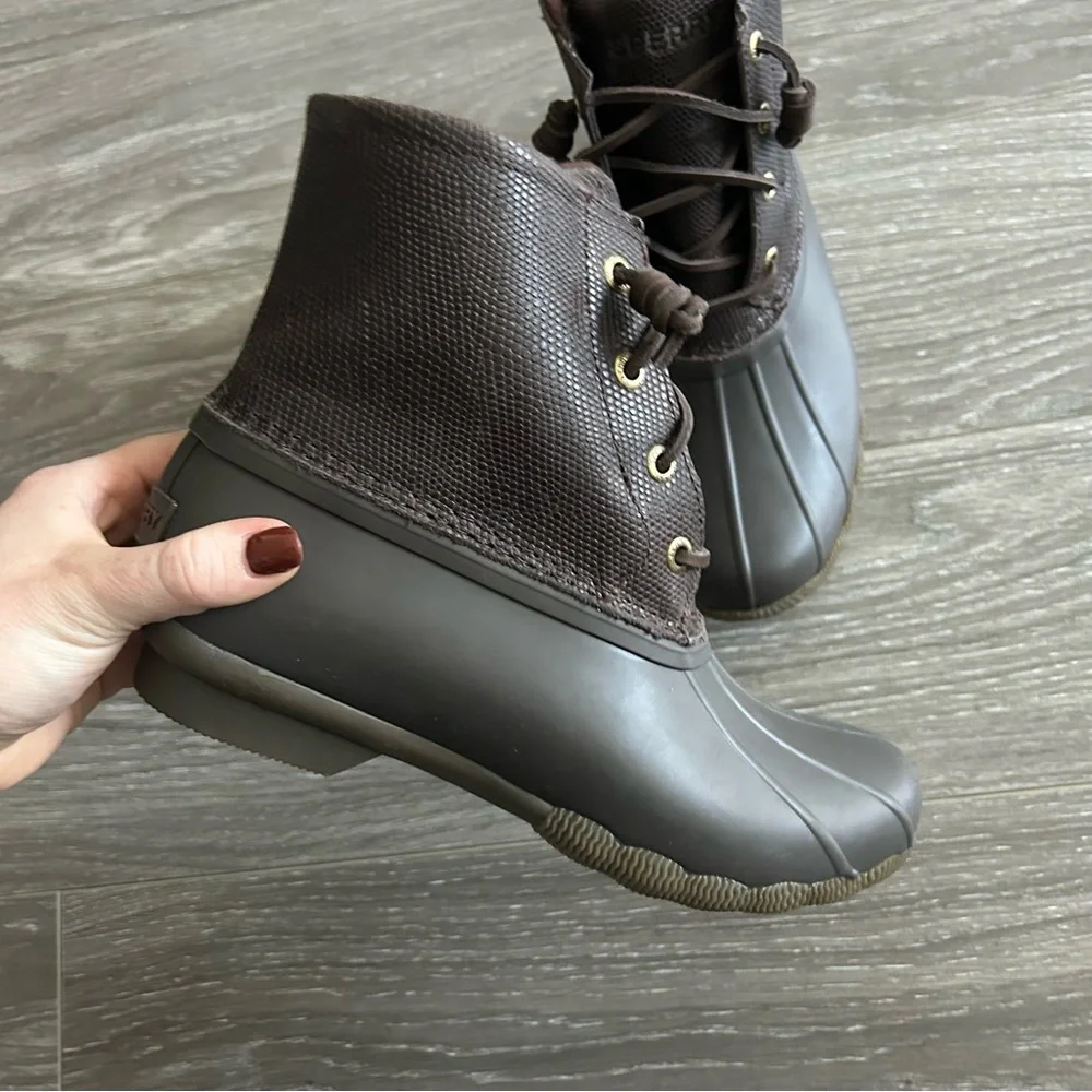 Sperry Saltwater Duck Boots Brown Size 6.5 NEW